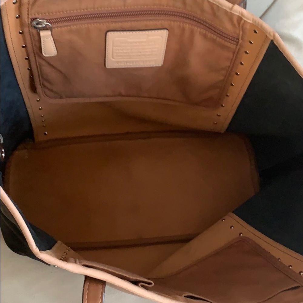 Authentic Coach purse - Picture 3 of 4